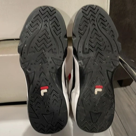 Grant Hill 1 95 “Reintroduced” wht/blk/red Hill 2 “96” wht/blk - Picture 3 of 9